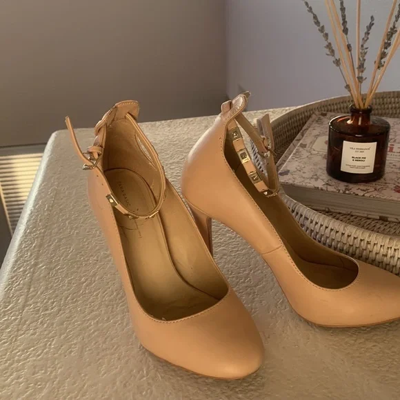 Zara Nude Pump with Gold Strap - Picture 2 of 6